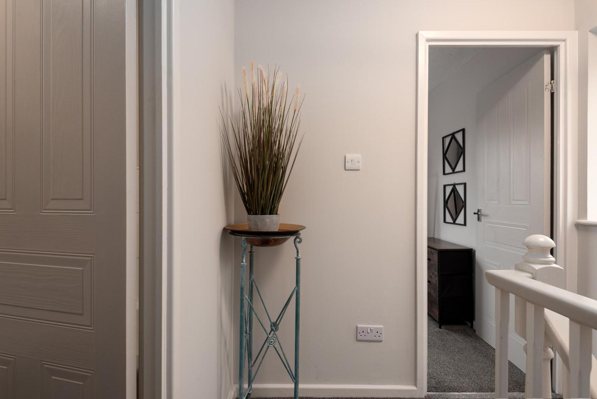 Worcester Fabulous Cherry Tree Mews Self Check In Dogs Welcome By Prior Arrangement , 2 Double Bedrooms ,Super Fast Wi-Fi, With Free Off Road Parking For 2 Vehicles Near Royal Hospital And Woodland Walks Eksteriør bilde